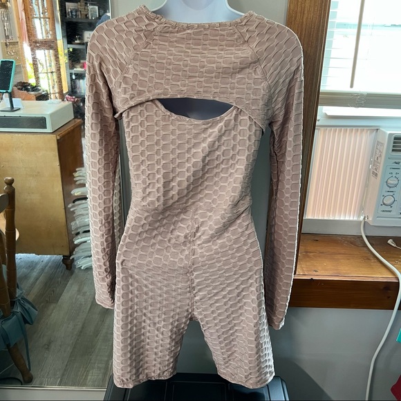 3/$25  NWT Fitness Romper & Cover small - Picture 2 of 10